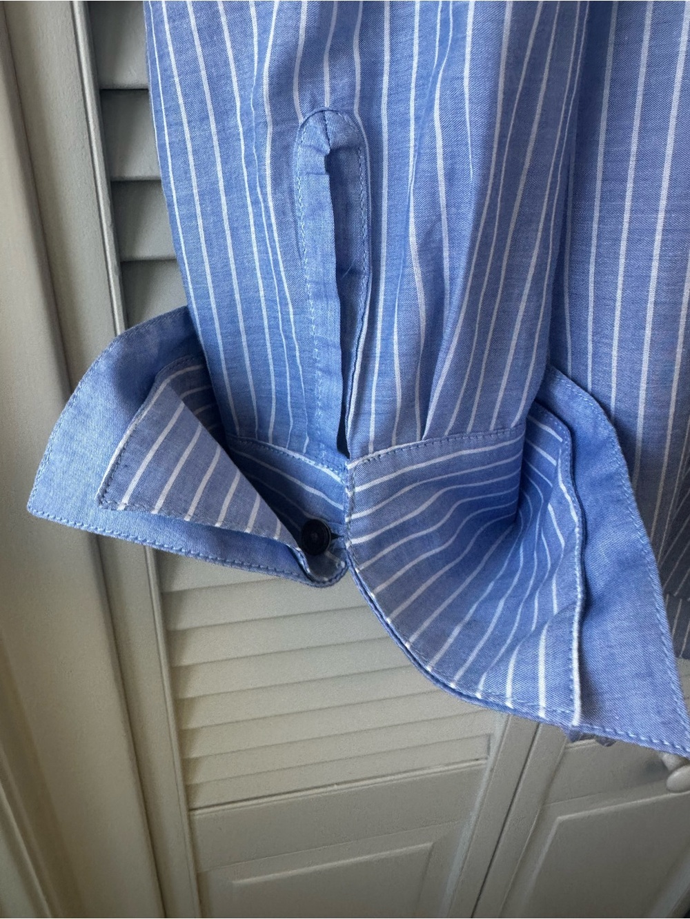 Hana San Women’s Light Blue Pinstripe V-Neck Tunic Blouse 100% cotton sz 36 (M) - Picture 2 of 7